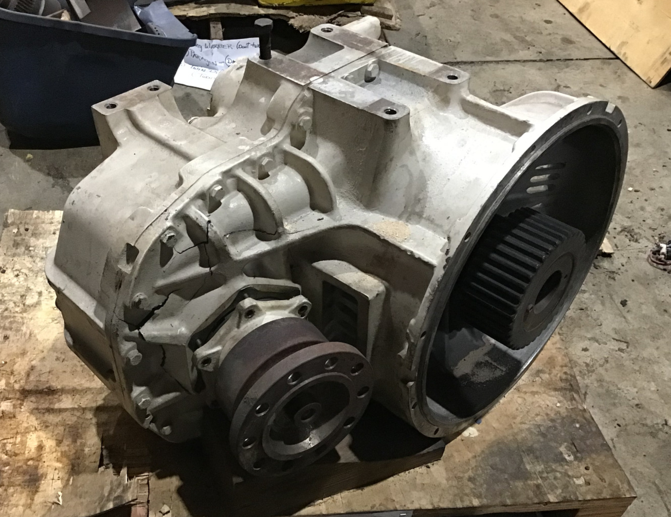 ZF 500IV MARINE TRANSMISSION RATIO 1.96 TO 1 - USED IN OPERATING CONDITION