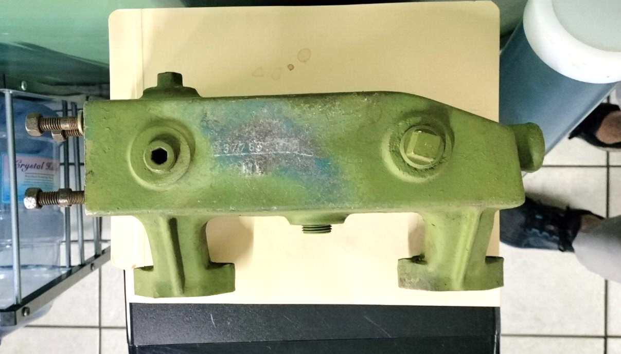 37785210 PERKINS 4-107 / 4-108 EXHAUST MANIFOLD USED IN VERY GOOD CONDITION