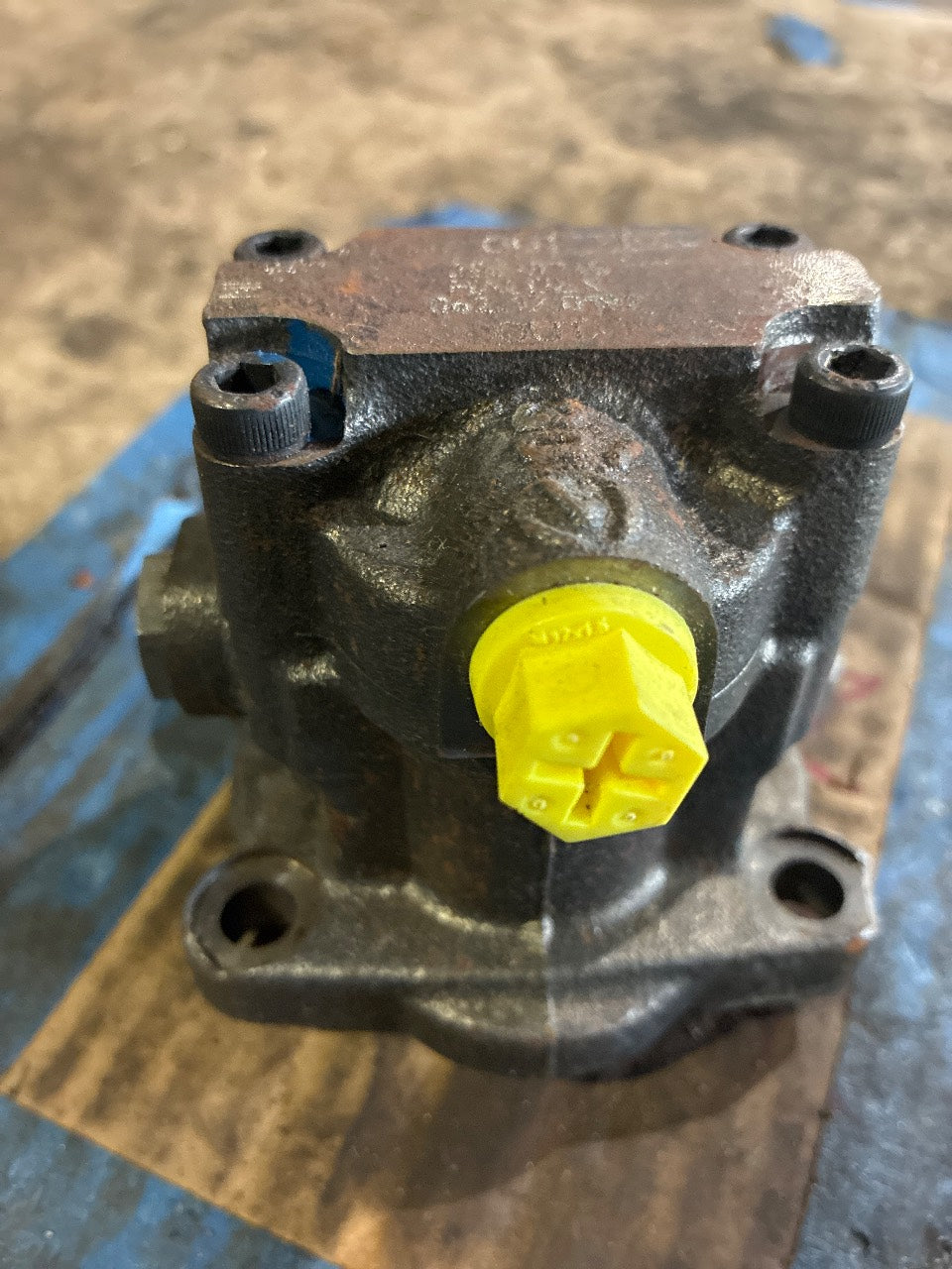 Caterpillar 293-0249 Fuel Transfer Pump for CAT C4.4 / C6.6 - Used