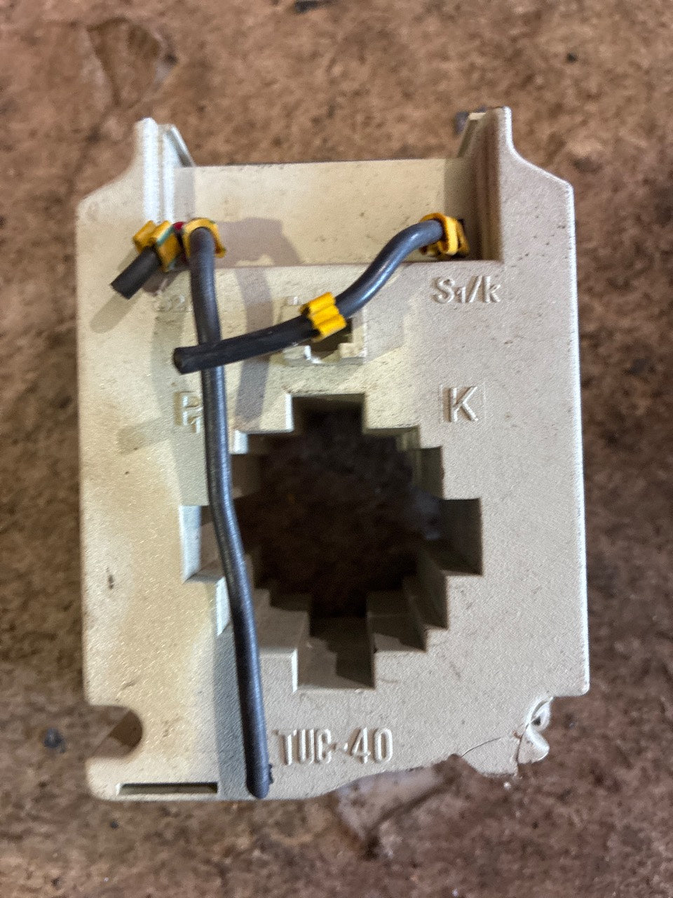 SACI TUC-40 400/1A Current Transformer 0.72kV 50/60Hz 24kA - Used