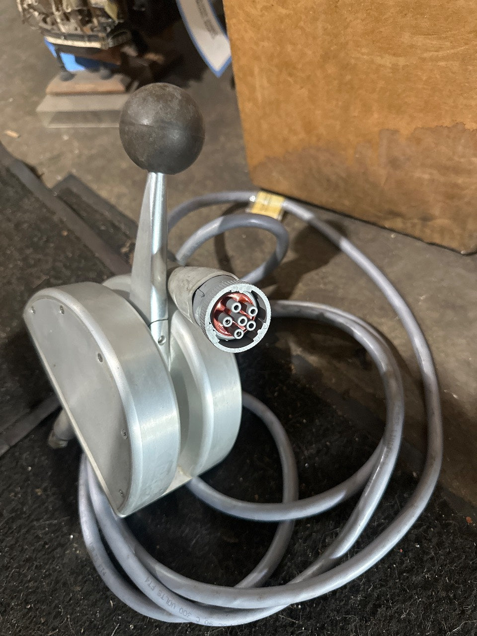 Sturdy / Detroit Diesel 37-00706D-010 Slim Head Single Lever Electronic Control - Port, 2-Engine - Used