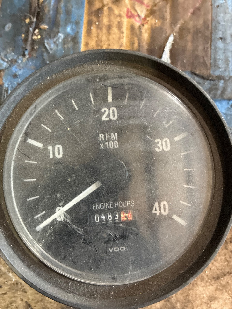 VDO 1.211.900.061 Cockpit 4,000 RPM Tachometer with Hourmeter 12V - Used