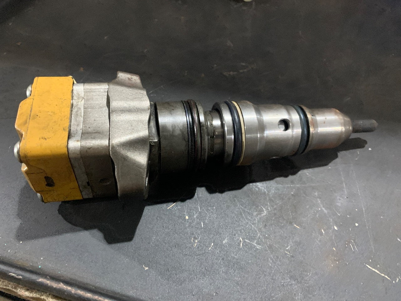 Caterpillar 153-6197 HEUI Fuel Injector for CAT 3126 / 3126B - Used Core