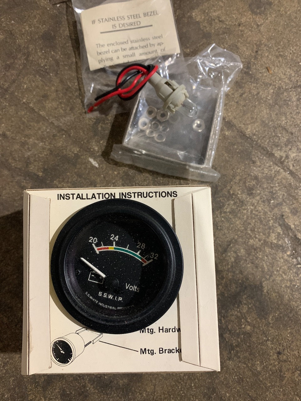 S.S. White MG142 24V DC Voltmeter Gauge 20-32V Marine Panel Meter - New
