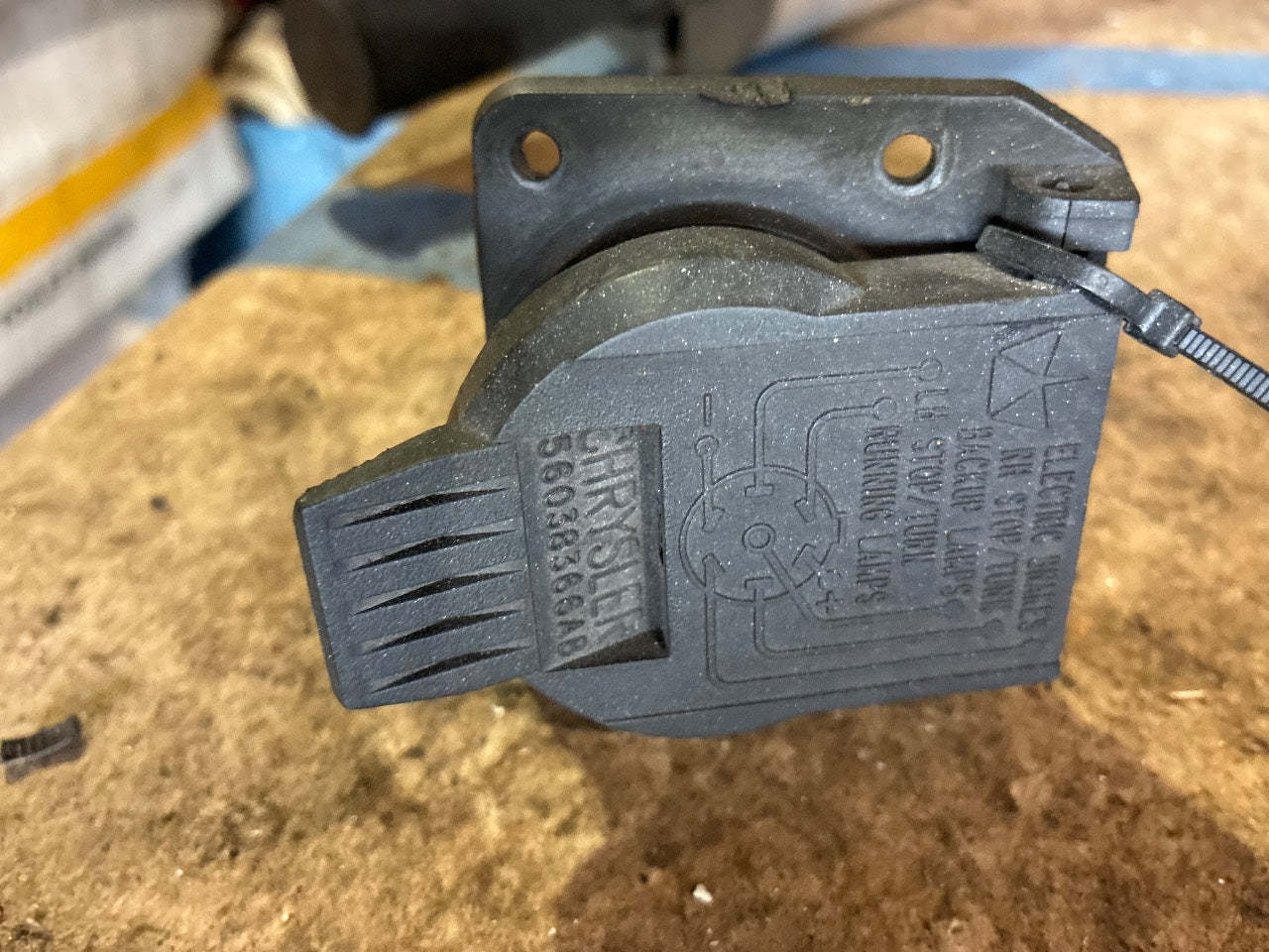 Chrysler 56038366AB 7-Way Trailer Tow Harness Connector Receptacle - Used