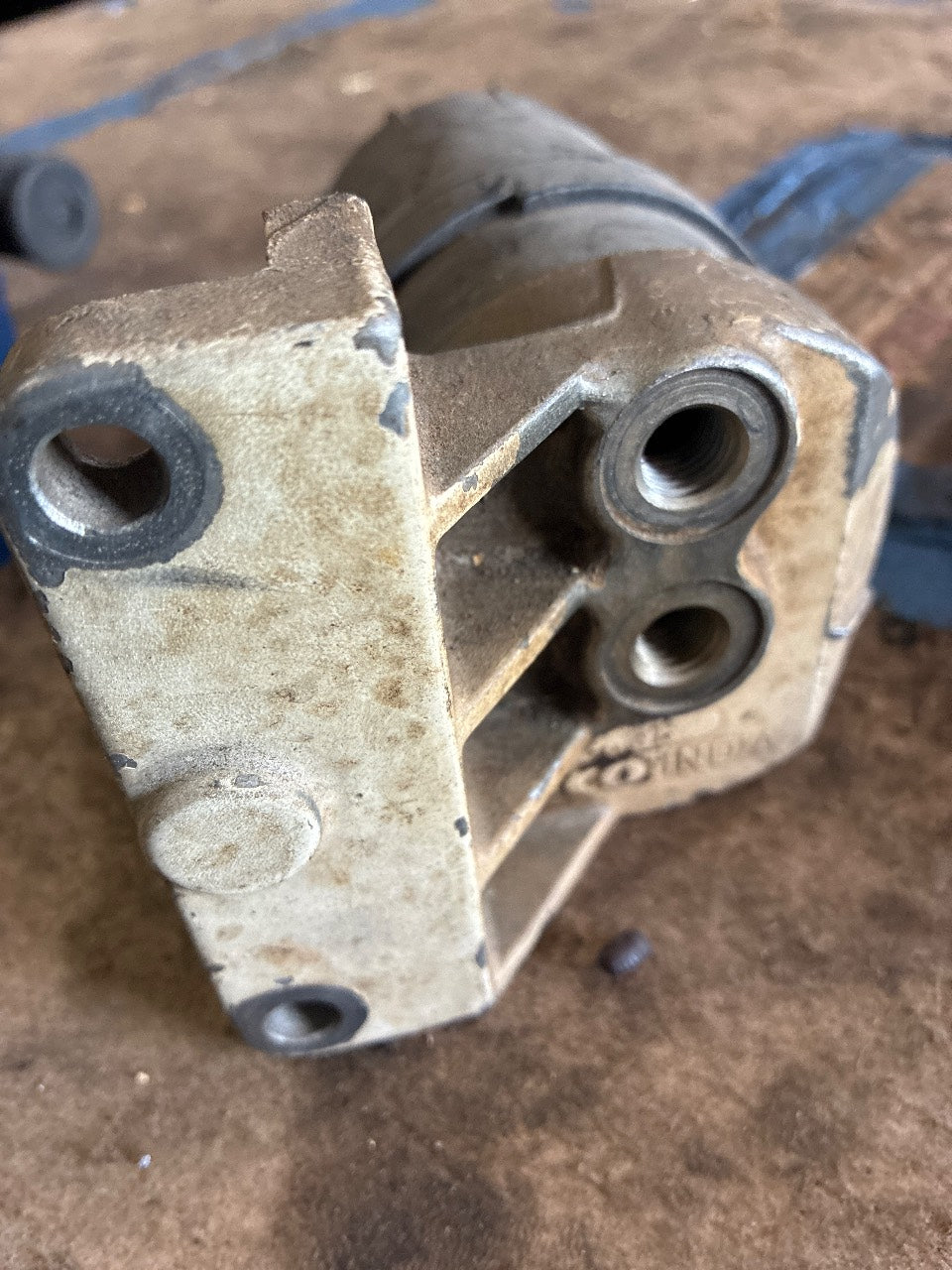 Cummins Fuel Filter Head Assembly with Fleetguard FS1098 Filter - Used