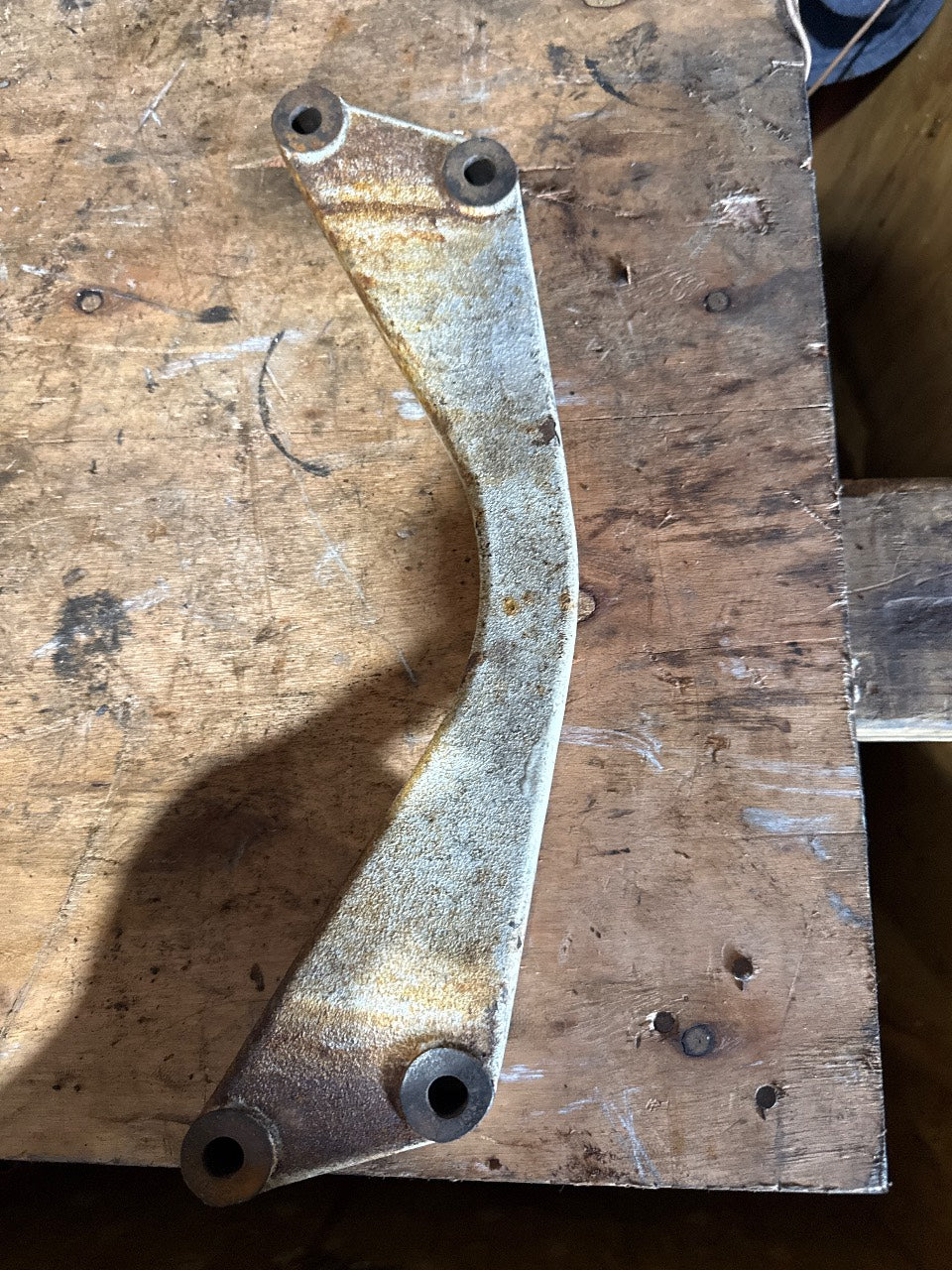 MTU 396 228 07 Series 396 Cast Support Bracket - Used