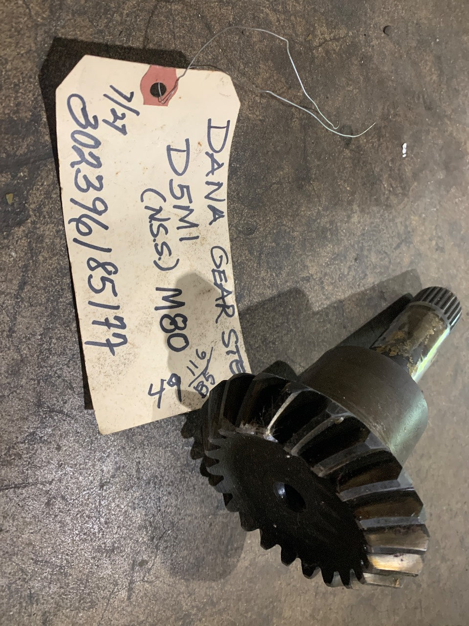 Dana D5M1 M80 Bevel Gear & Splined Shaft Assembly 30R396 / 85177 - Used