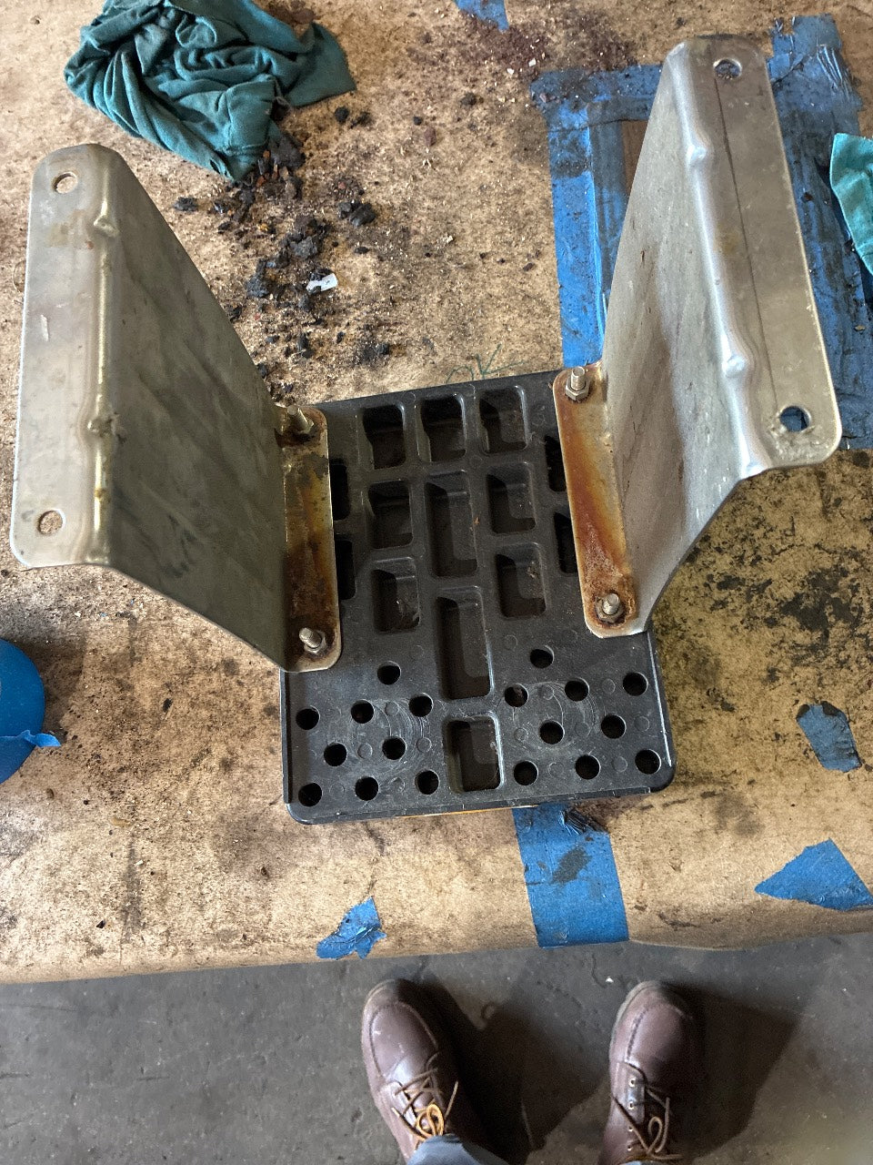 Garelick EEz-In Fixed Auxiliary Kicker Outboard Motor Bracket 15 HP Max - Used