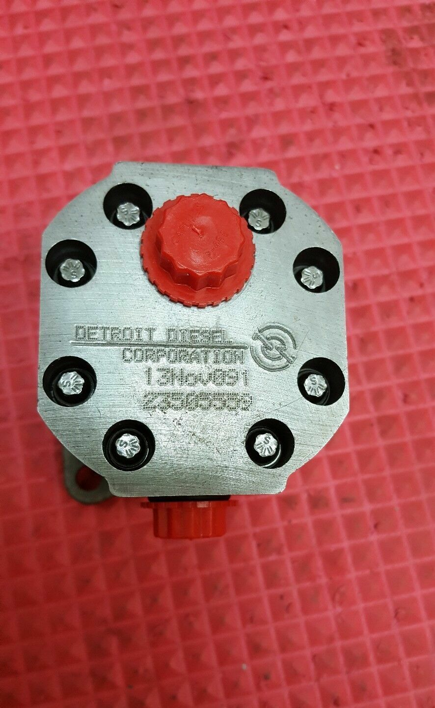 DETROIT DIESEL DDEC ORIGINAL FUEL PUMP #23505559 NEW / OLD STOCK