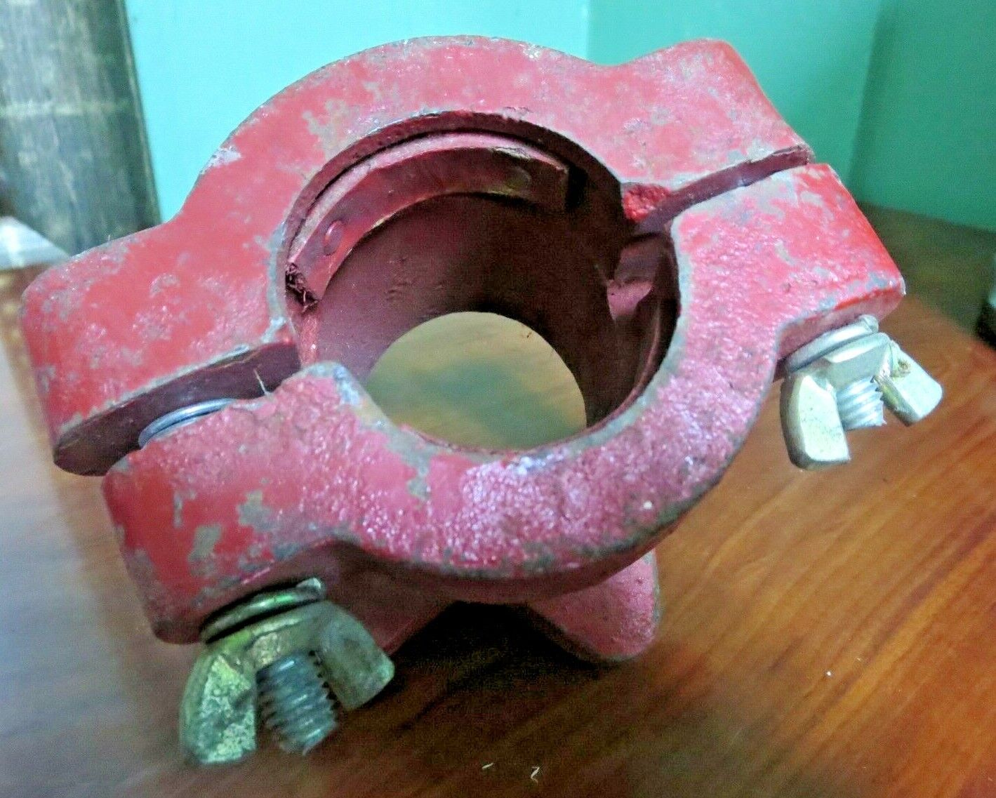 NEW OLD STOCK / CAST IRON FLEXIBLE RUBBER PIPE COUPLING