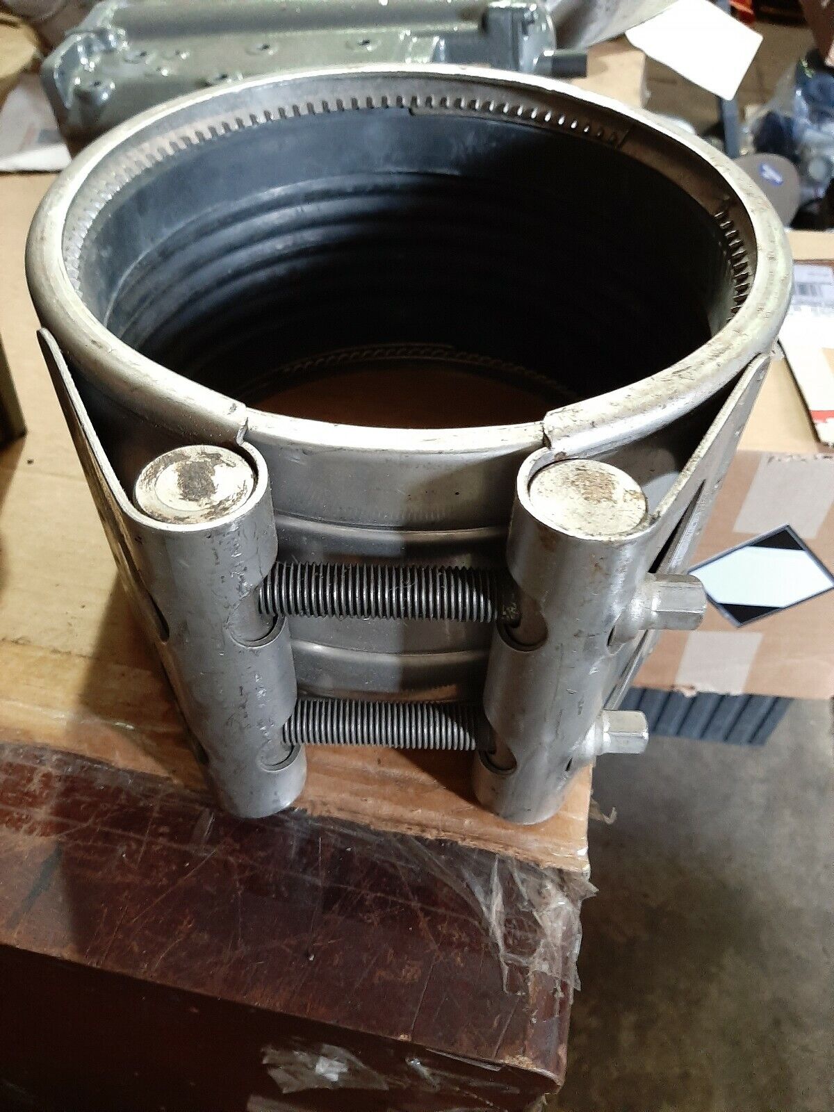 PIPE COUPLING 9 " MODEL CGRIP SIZE 200A ( OD 219.1MM ) SEAL EPDM MATERIAL AIS