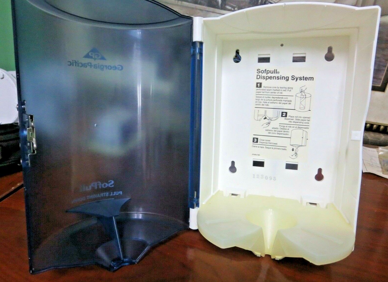 NEW / GEORGIA-PACIFIC / SOFTPULL / CENTERPULL TOWEL DISPENSER