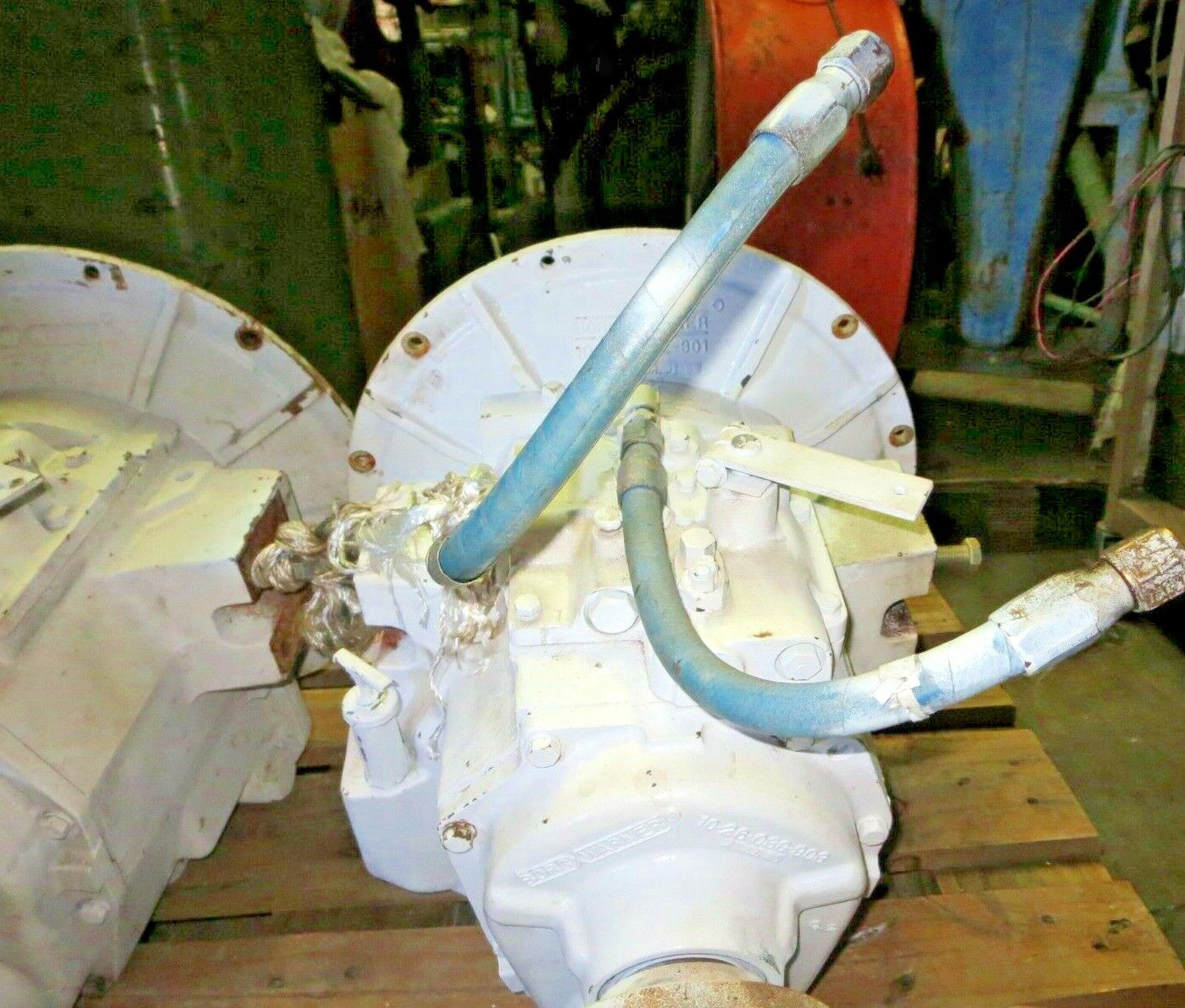 BORG WARNER 7,000 TRANSMISSION 2 TO 1 RATIO