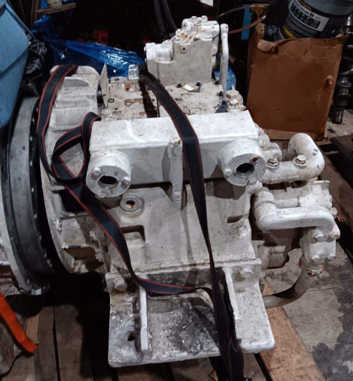 BW195P - ZF MARINE TRANSMISSION ( RATIO 1.77 - 1 RATIO ) USED