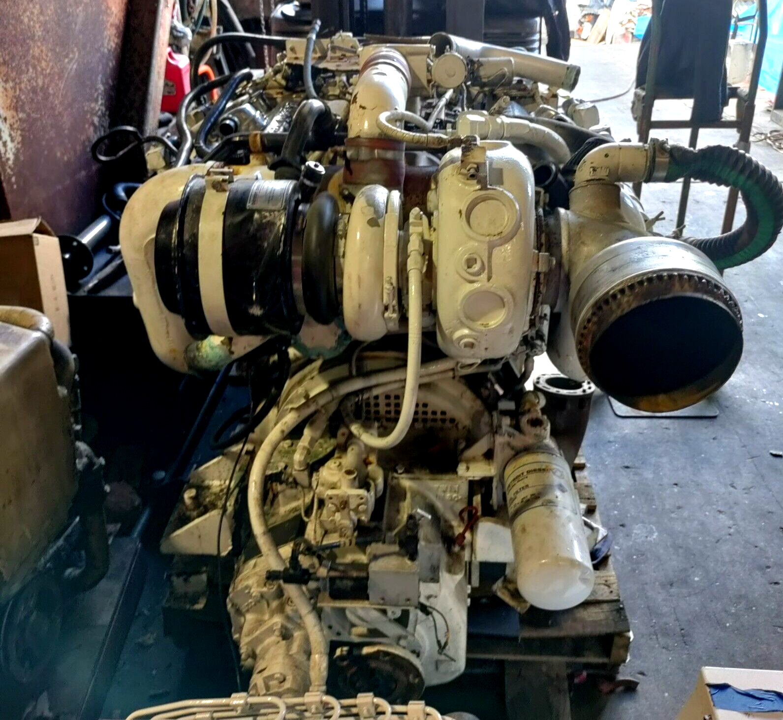 DETROIT DIESEL 6V92 TAB 565 HP. DIESEL MARINE ENGINE w/ TWIN DISC GEAR RTO USED
