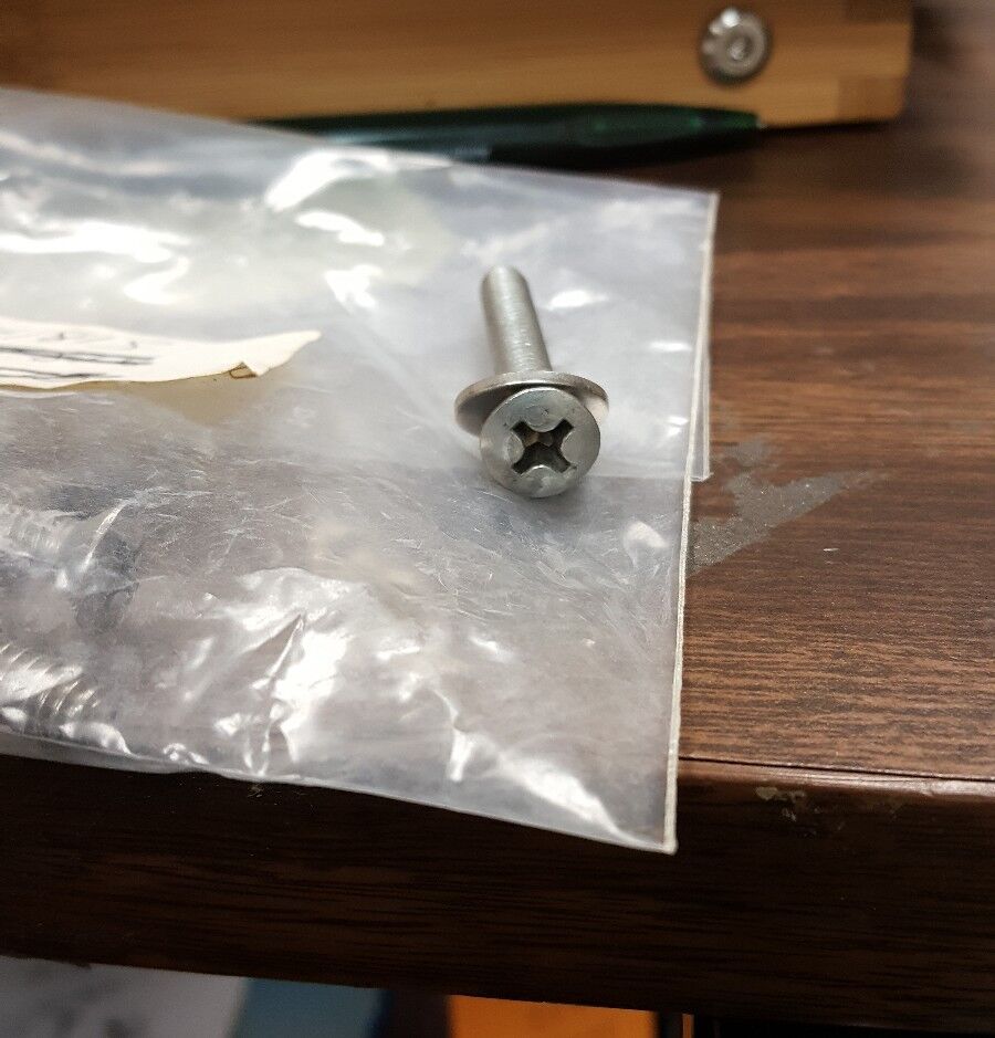 NEW OLD STOCK ORIGINAL VOLVO PENTA BOLT SCREW #941815