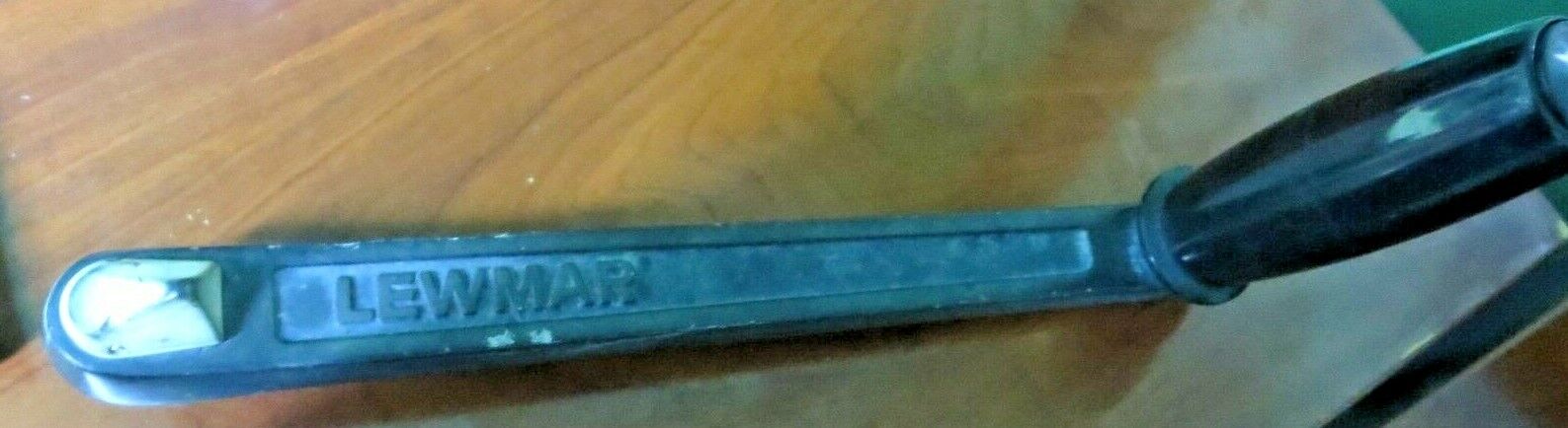 Lewmar winch handle. Made in England. Solid / used