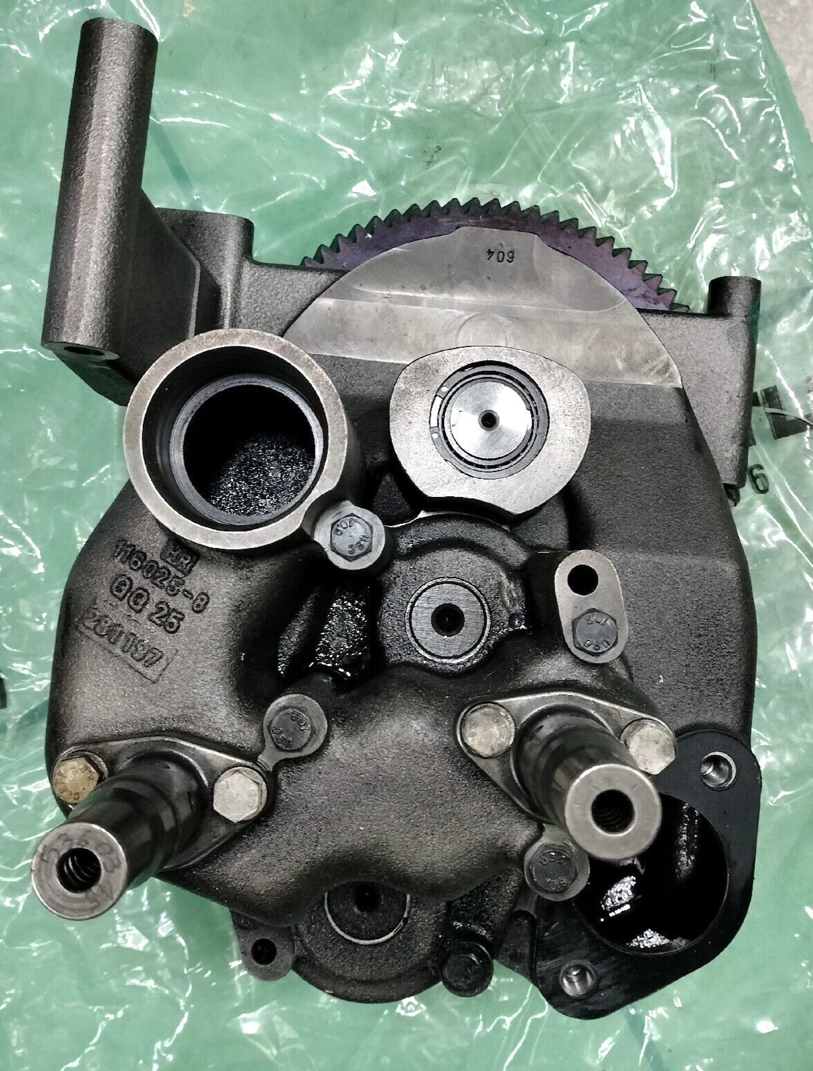 DETROIT /MTU 12V2000 PUMP OIL ASSEMBLY , 021805101 USED IN EXC. COND. FREE SHIP