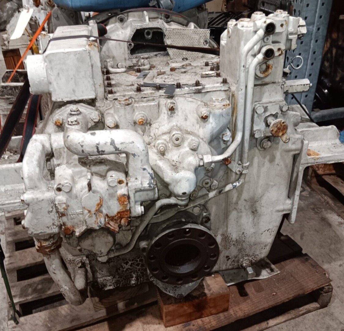 BW195P - ZF MARINE TRANSMISSION ( RATIO 1.77 - 1 RATIO ) USED