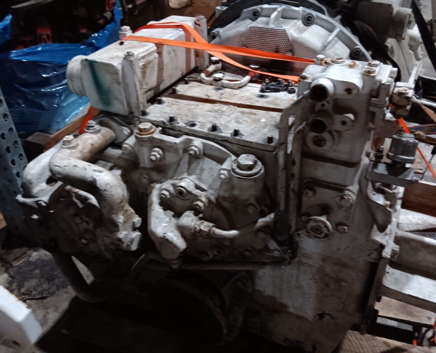 BW195P - ZF MARINE TRANSMISSION ( RATIO 1.77 - 1 RATIO ) USED