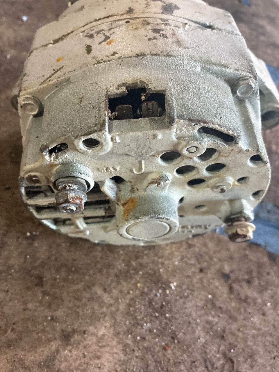 Delco Remy 10SI 12V Alternator with Single V-Belt Pulley - Used