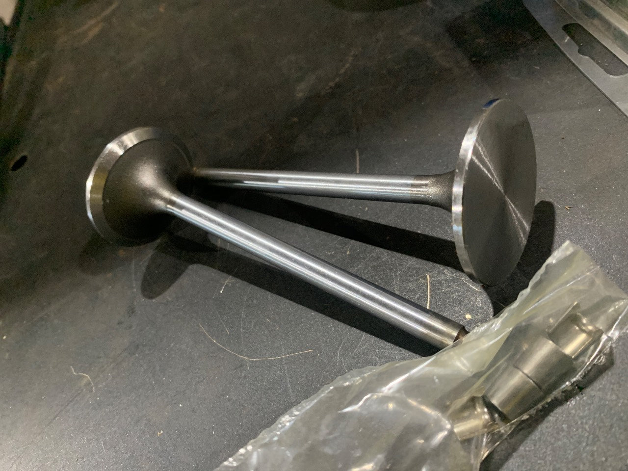 Cummins 3802355 Intake Valve Kit (Qty 2) for B-Series 4BT / 6BT - New