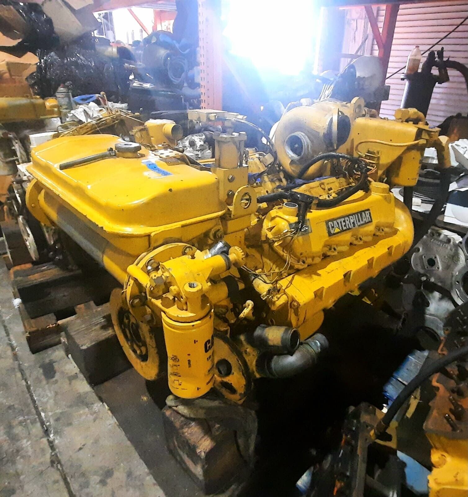 CATERPILLAR 3208 DIESEL MARINE ENGINE 435 HP.  BOB-TAIL / RUNNING TAKE-OUT