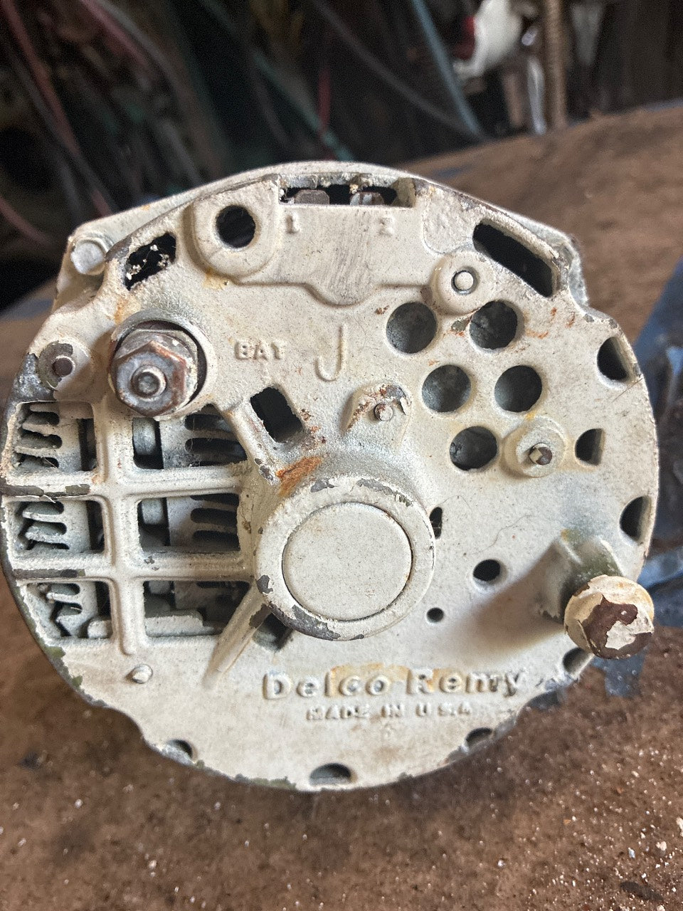 Delco Remy 10SI 12V Alternator with Single V-Belt Pulley - Used