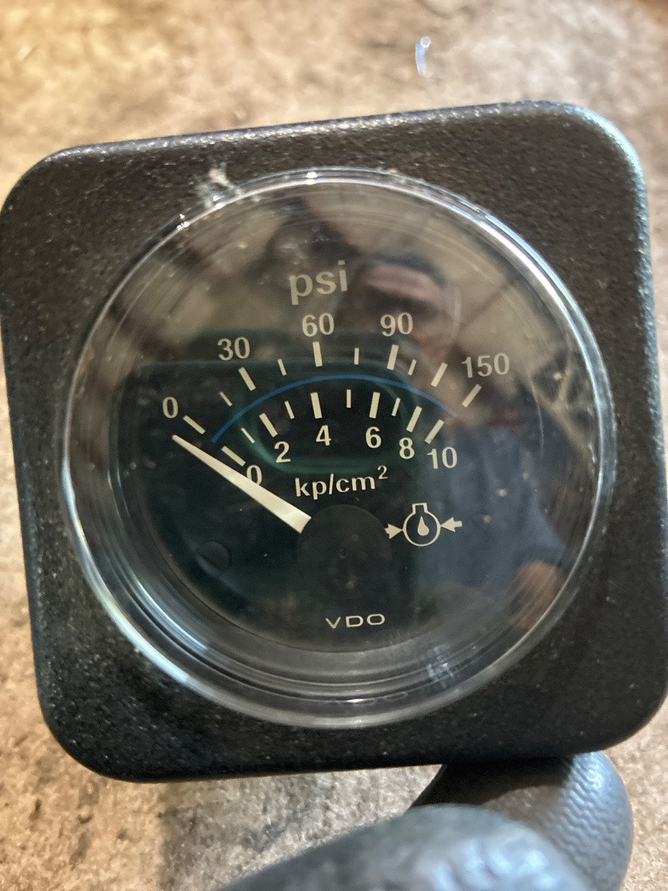 VDO 0-150 PSI Oil Pressure Gauge with Black Square Bezel - Used