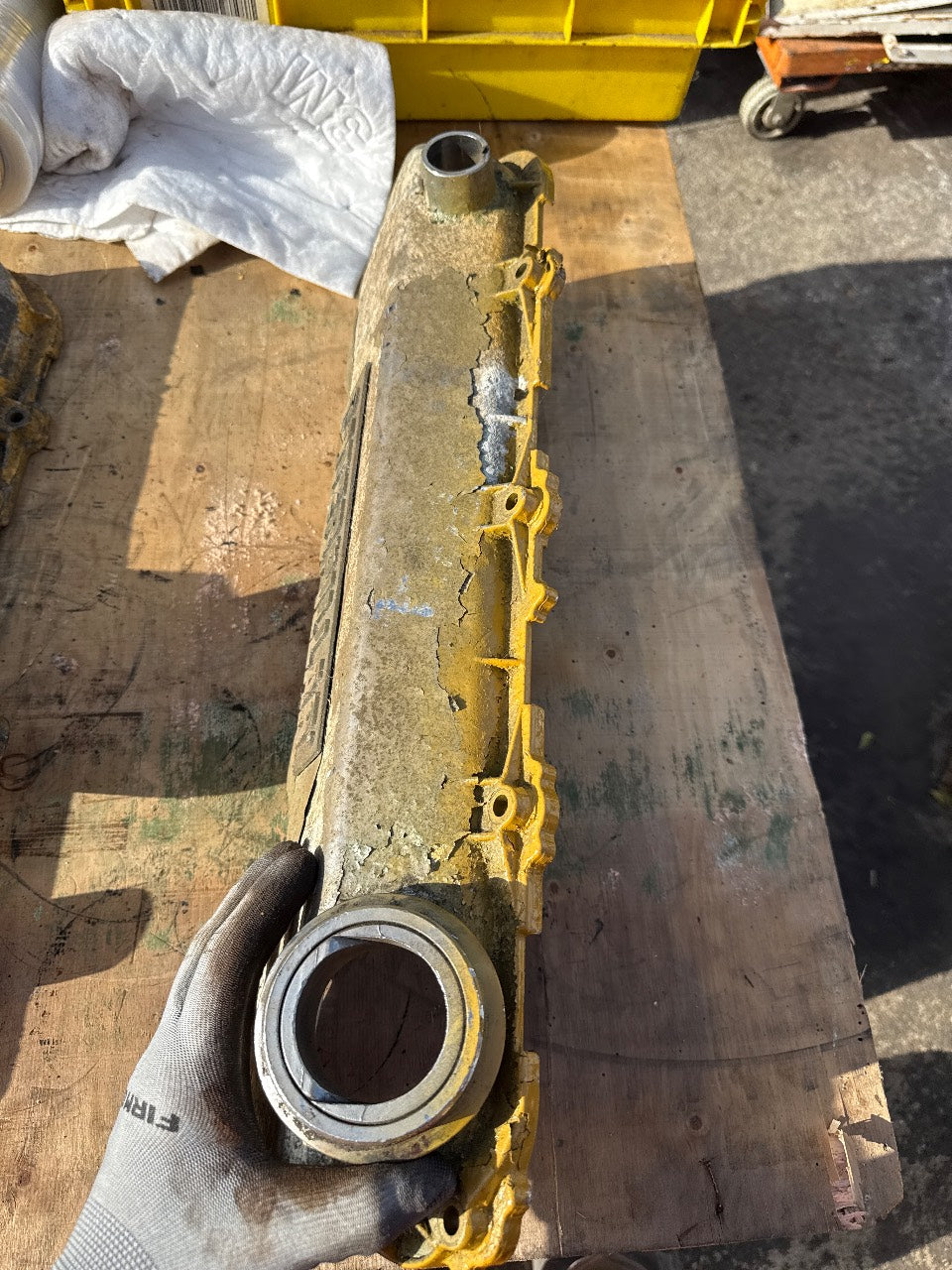 Caterpillar 9L7430 Valve Cover for 3208 Marine Diesel Engine - Used