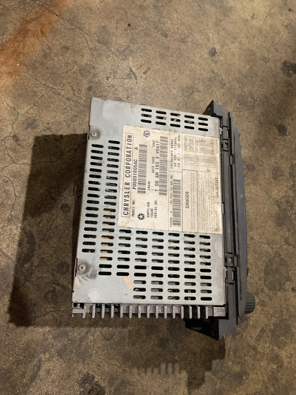 Chrysler P05091605AC OEM AM/FM/CD/Cassette Radio Receiver - Used