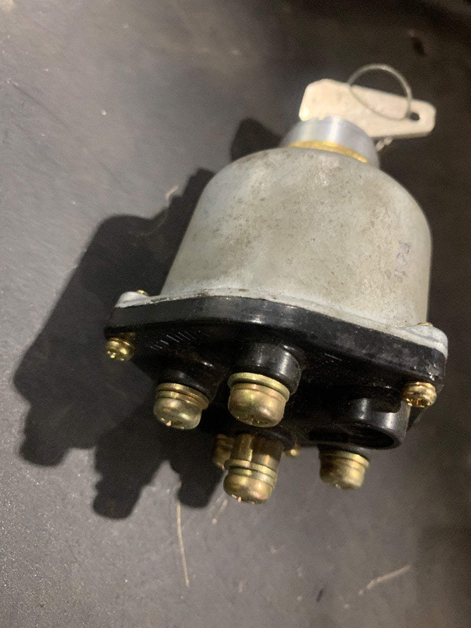 Isuzu 007SS-55-1 Ignition Starter Switch with 2 Keys - Used