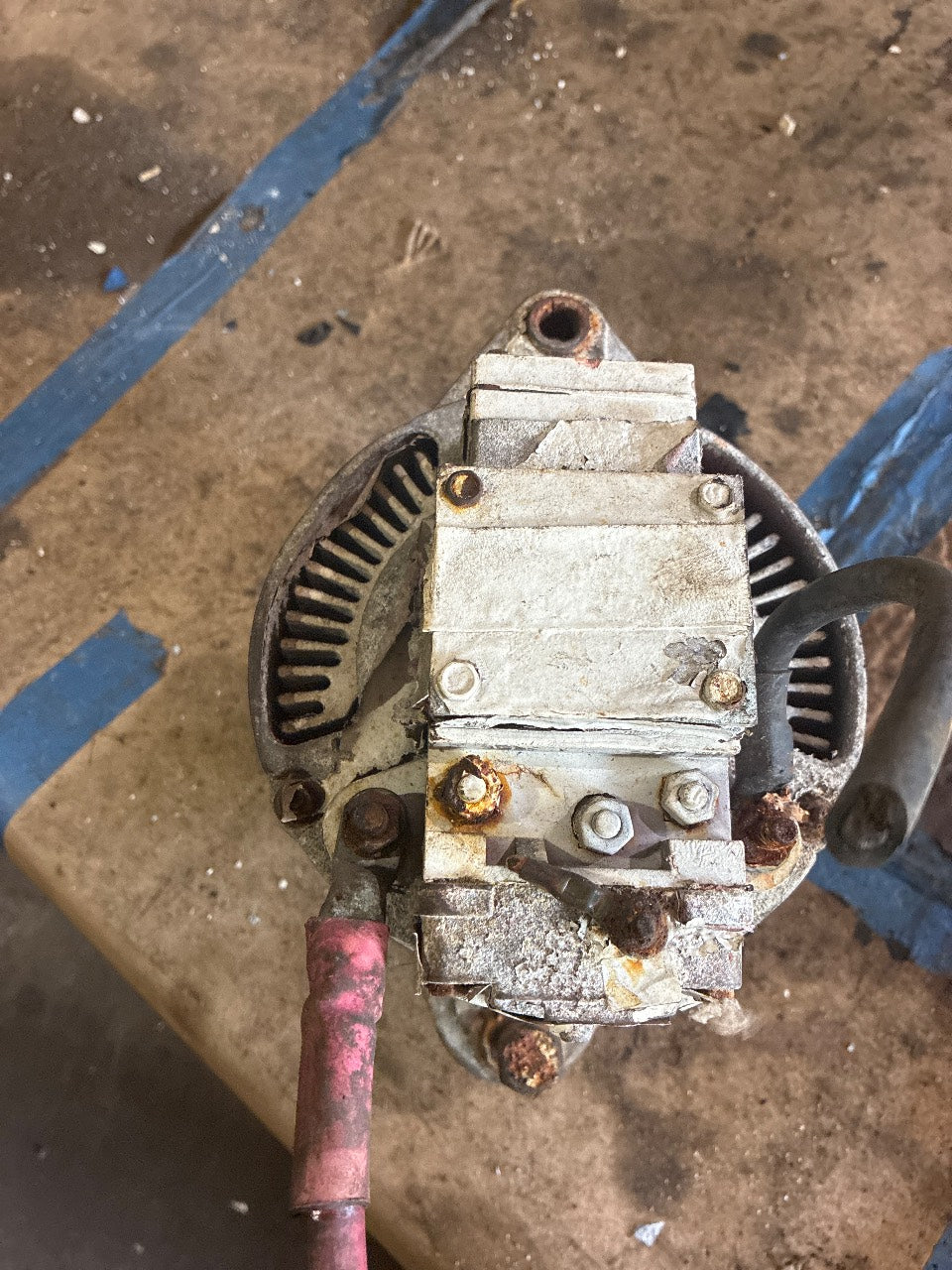 Leece-Neville A001090855 28V 100A Alternator for Detroit Diesel (DDC 23516758) - Used
