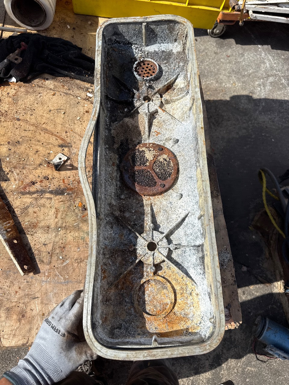 Detroit Diesel Aluminum Valve Cover with Oil Filler and Breather - Used