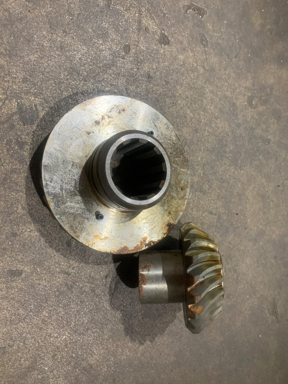 Volvo Penta 832688 Upper Gear Set with Bearing Kit 88252-88 - Used Take-Off