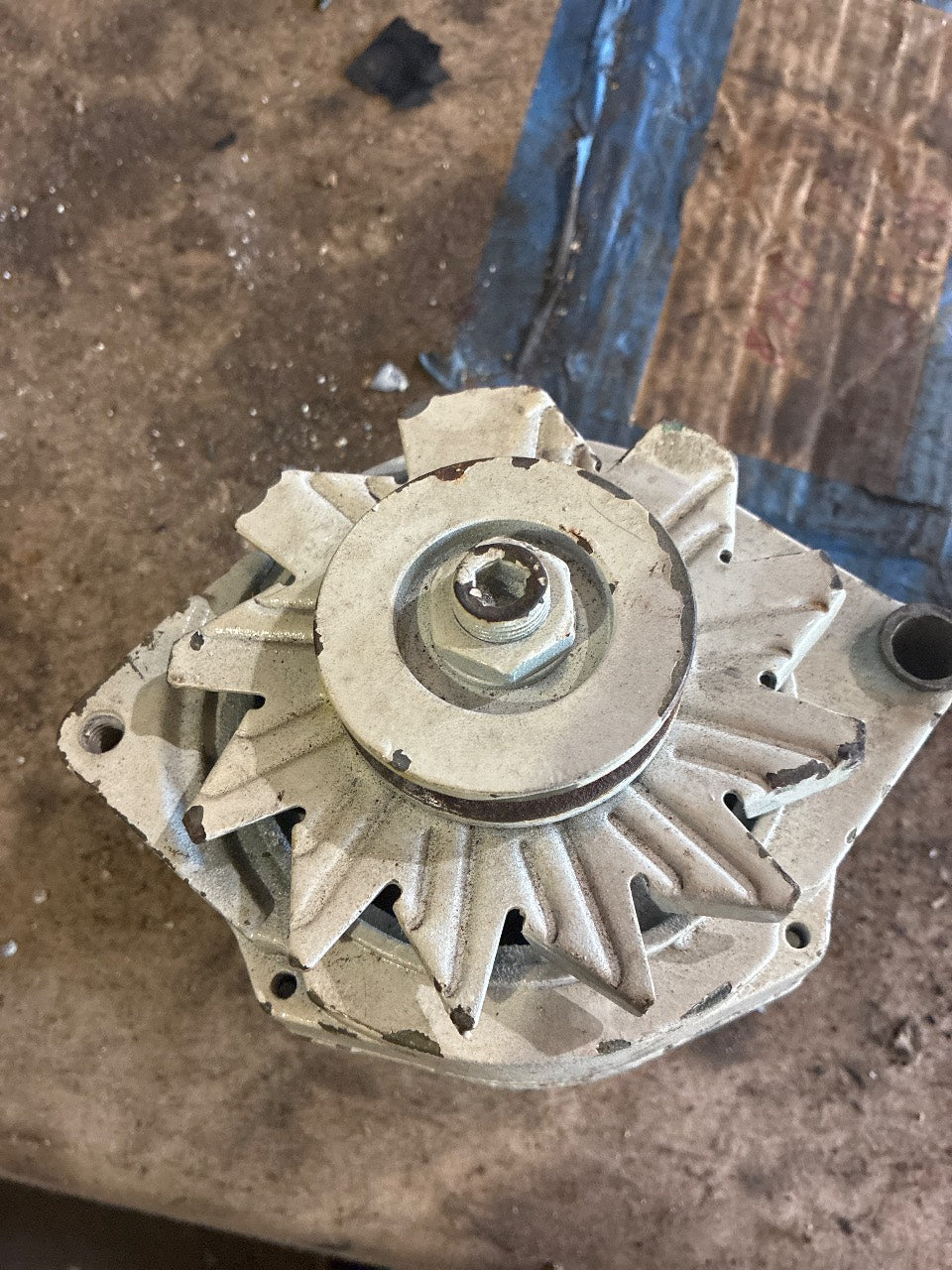 Delco Remy 10SI 12V Alternator with Single V-Belt Pulley - Used