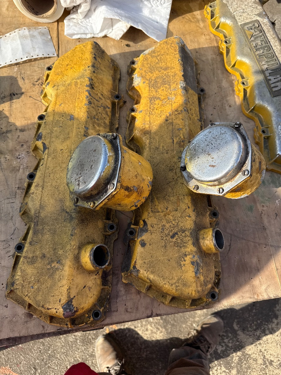 Caterpillar 3208 Valve Covers Pair with Breathers - Used Take-Off