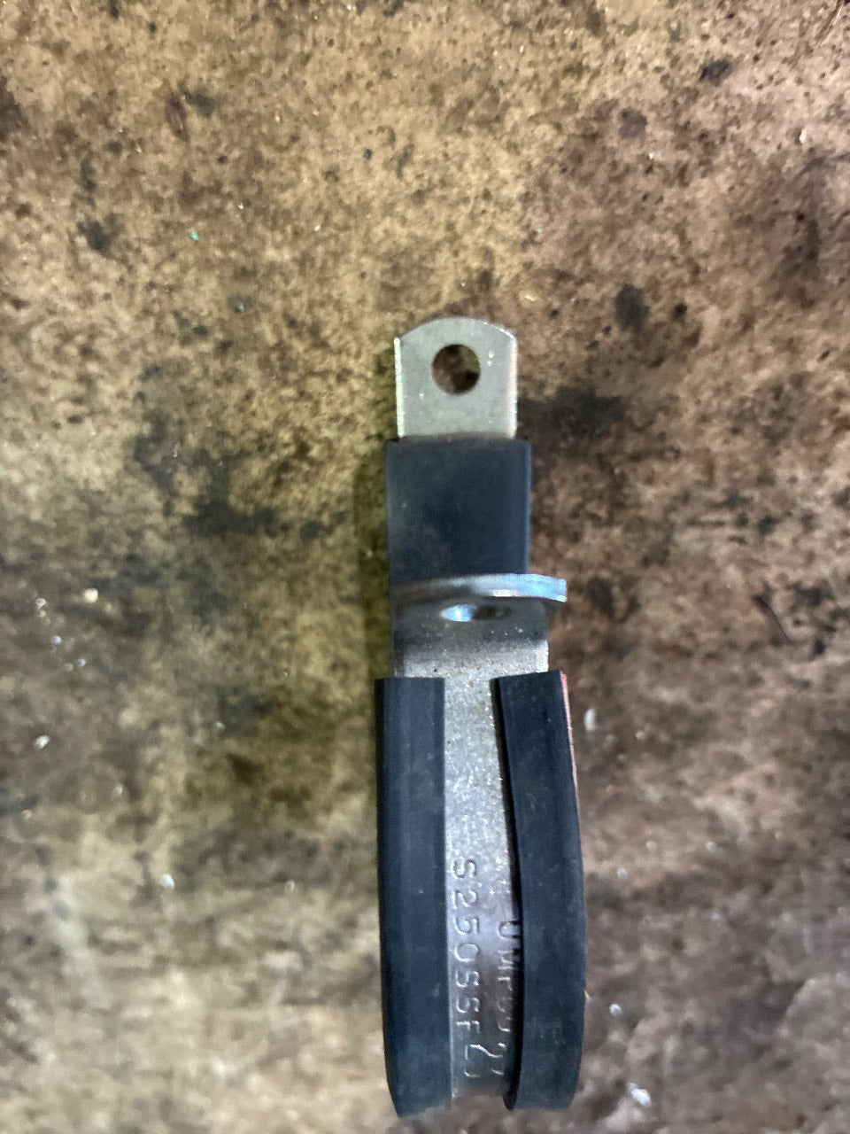 UMPCO S250SSEJ 2-1/2" Stainless Cushioned Loop Clamp (P-Clamp) - Used