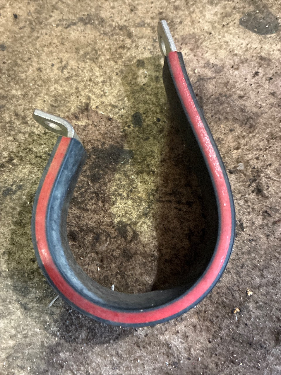 UMPCO S250SSEJ 2-1/2" Stainless Cushioned Loop Clamp (P-Clamp) - Used