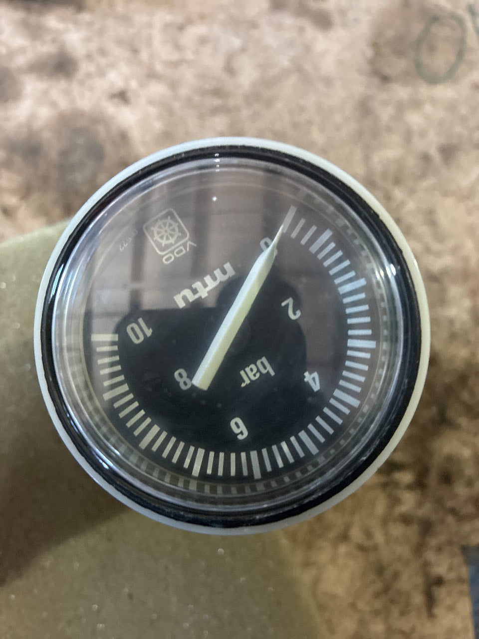 VDO N 02 110 607 MTU 002 536 8112 0-10 Bar Pressure Gauge for MTU Marine Diesel - Used