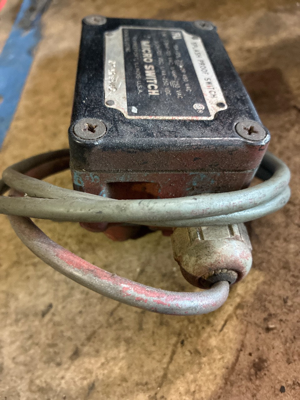 Micro Switch OP-AR Splash Proof Limit Switch with Roller Lever - Used Take-Off