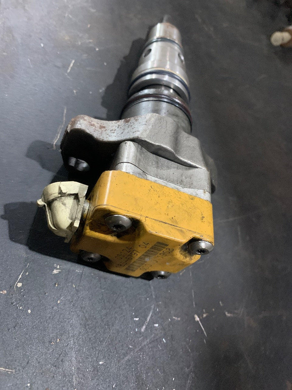 Caterpillar 153-6197 HEUI Fuel Injector for CAT 3126 / 3126B - Used Core