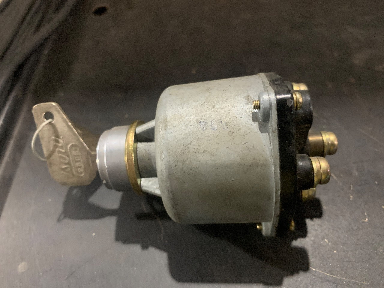 Isuzu 007SS-55-1 Ignition Starter Switch with 2 Keys - Used
