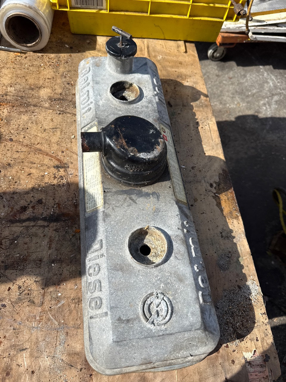 Detroit Diesel Aluminum Valve Cover with Oil Filler and Breather - Used