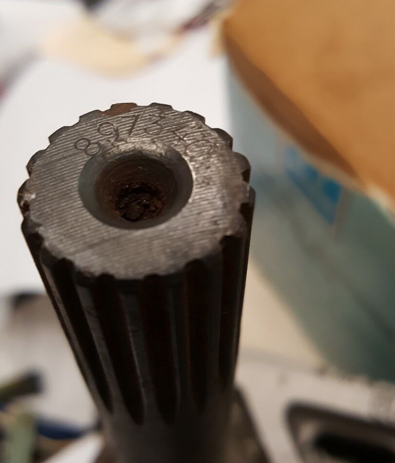 Volvo Penta   Vertical Shaft # 897340 NEW With Bearing