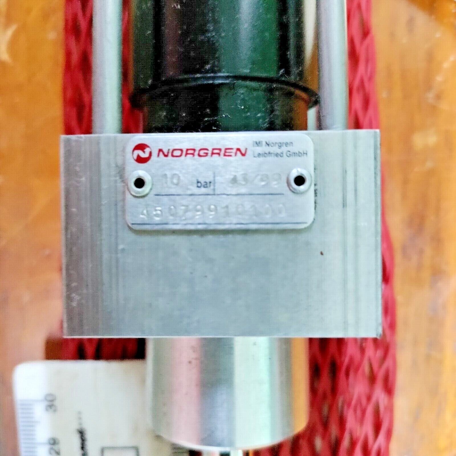 NORGREN HYDRAULIC RAM, 1 3/8 INCH BORE X 5 INCH STROKE  NEW / OLD STOCK w/ FREE