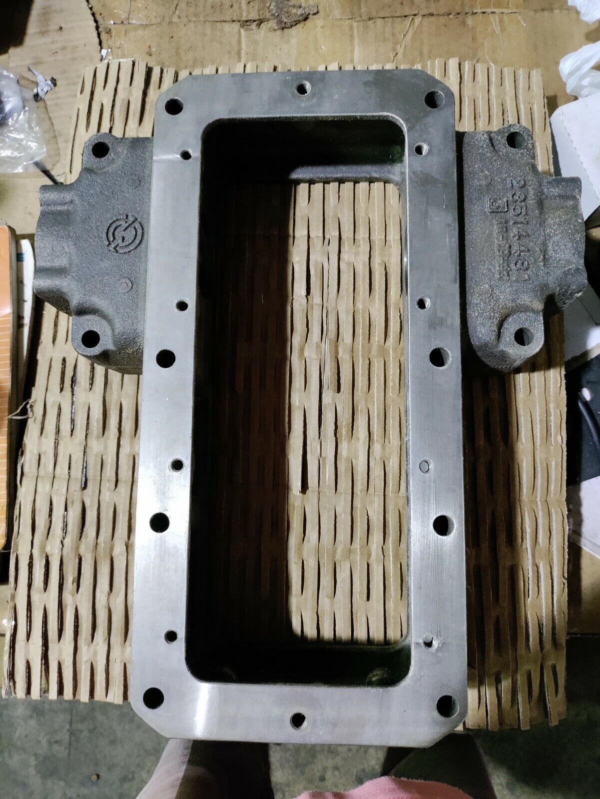 DETROIT DIESEL OIL COOLER HOUSING #23514481