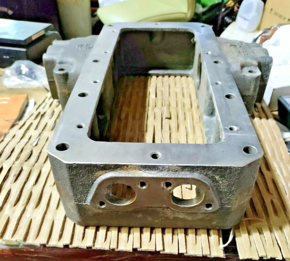 DETROIT DIESEL OIL COOLER HOUSING #23514481